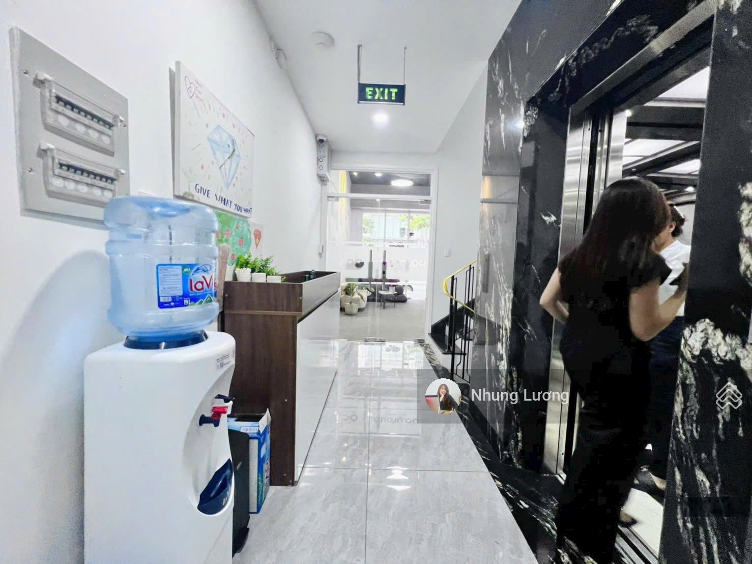 Cho thuê nhà phố Sala full nội thất văn phòng, DT 114m2, hai mặt tiền, hầm xe riêng không tốn phí