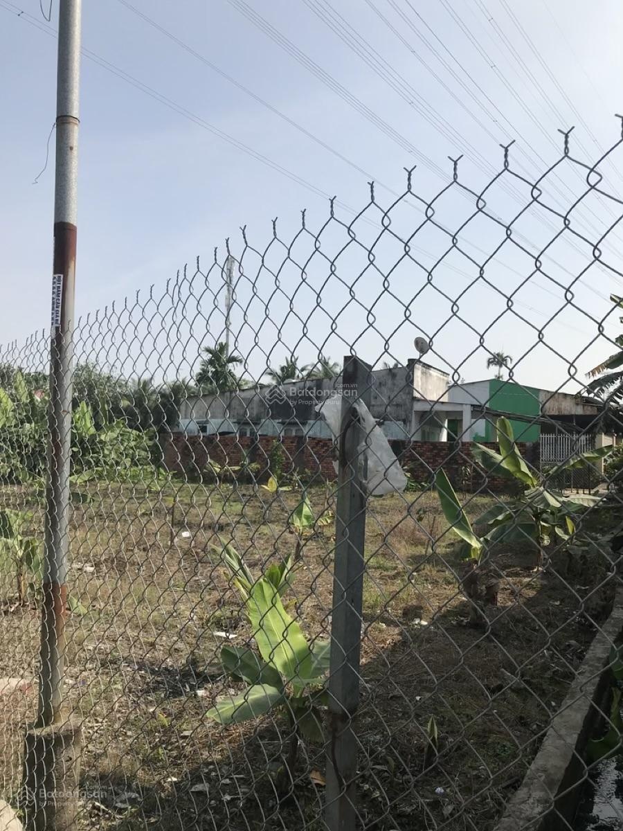 Đất xe oto 2 MT mặt trước 10.6m Sau 12.1m Có nhà cấp 4 Có đường điện cao thế trước nhà, sau có Suối