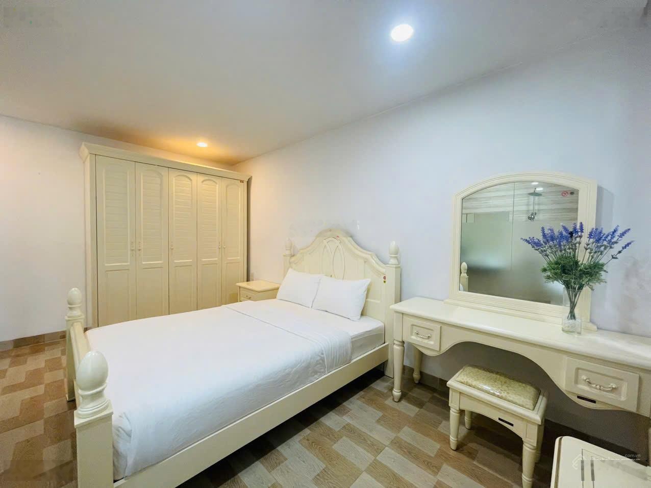 Cần bán căn biệt thự khu đô thị phước long a đầy đủ tiện ích - có hồ bơi