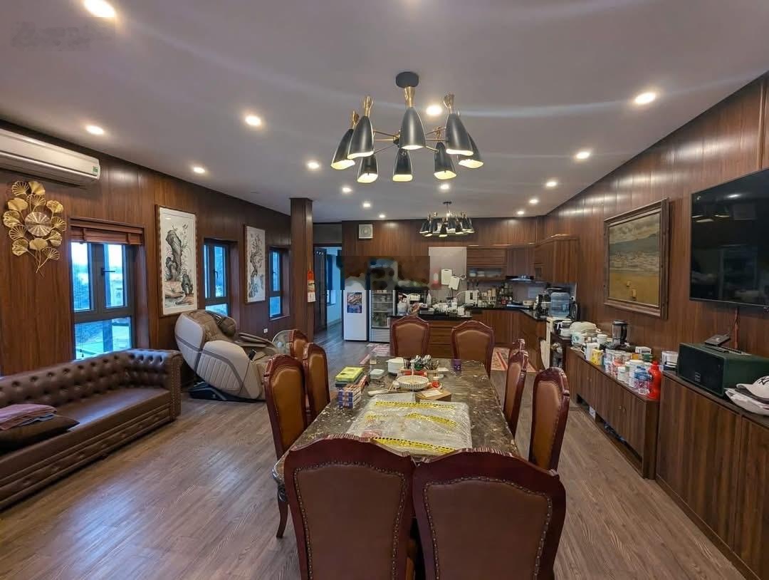 Lô góc - mặt phố - 2 mặt tiền ô tô tránh - phố lạc long quân - view hồ tây - vỉa hè siêu kinh doanh