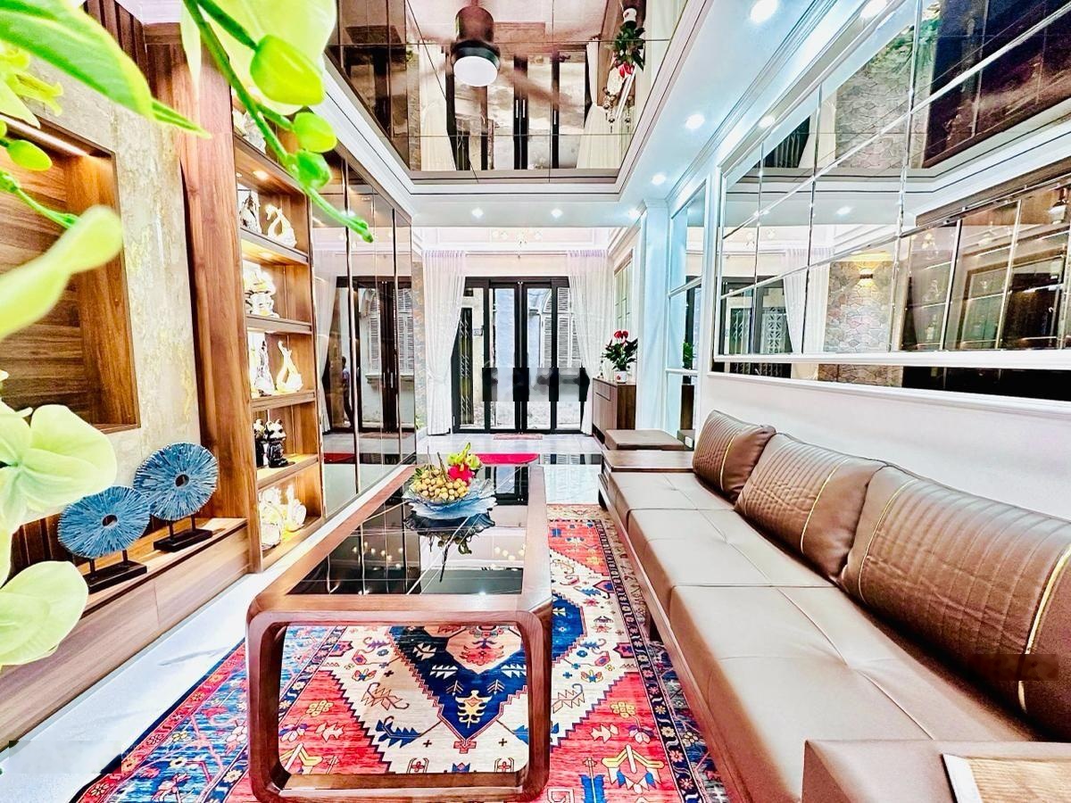 Chủ cần bán gấp nhà phố ngọc khánh nhà mới 6 tầng thang máy nội thất sang trọng giá 16.8 tỷ thưượng