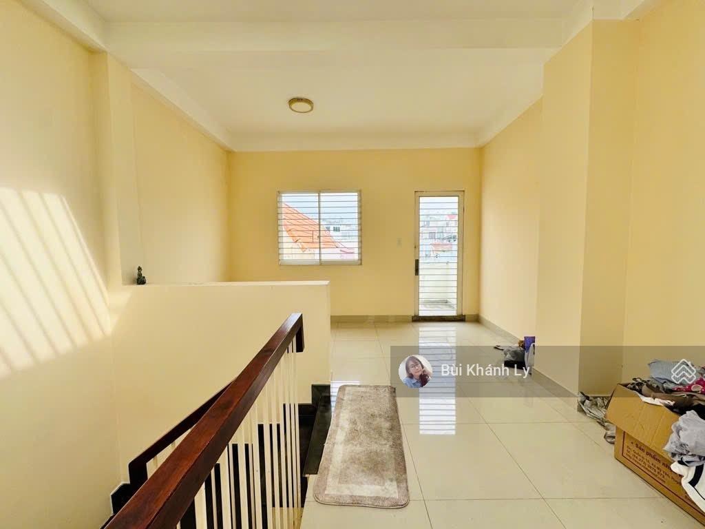 Phú nhuận khuvip phan đình phùng - 4 tầng sân thượng - qua cầu kiệu là quận 1