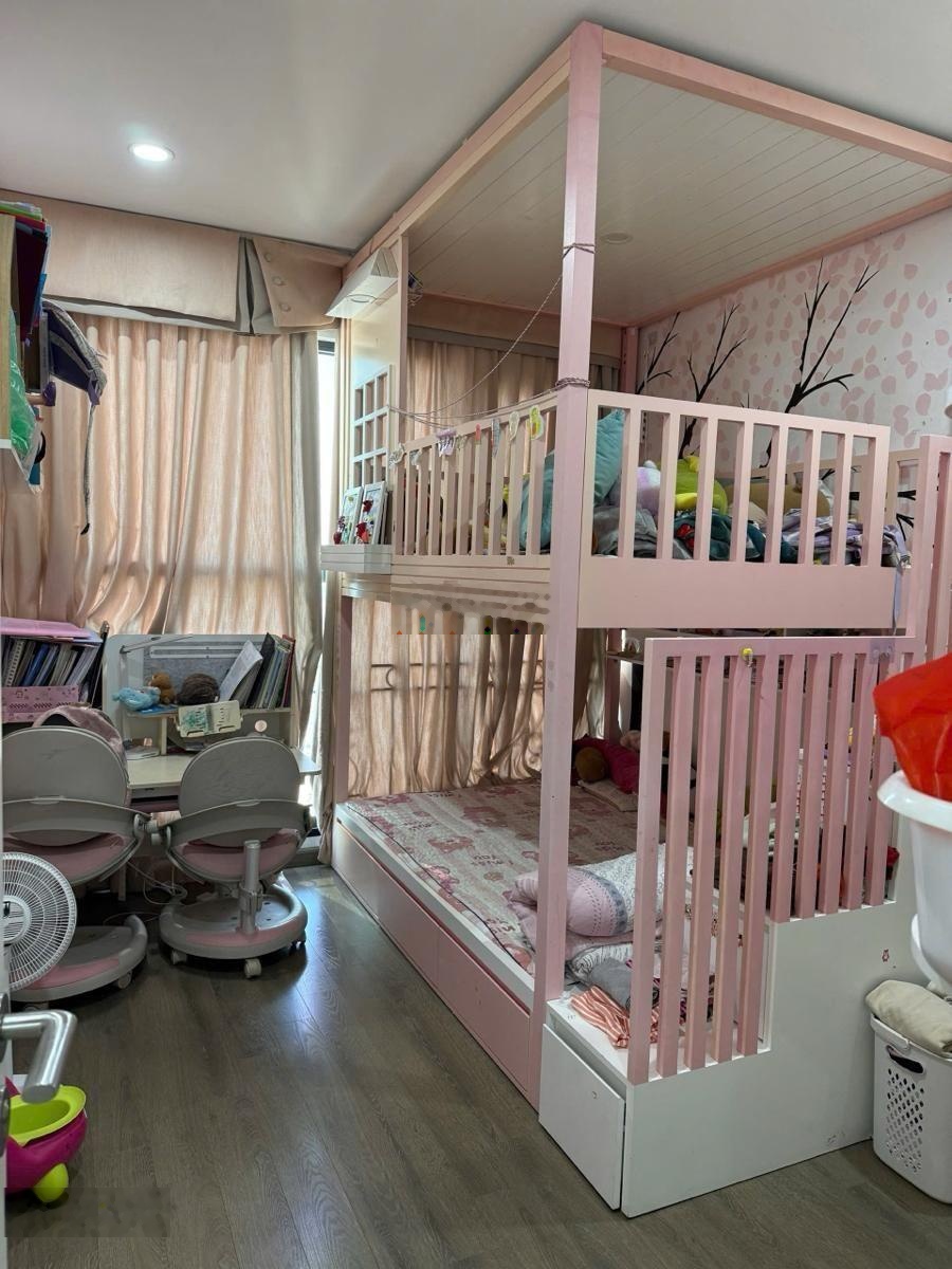 Chỉnh chủ cần bán CHCC CT1 Bộ Công An. DT74m2. Tầng trung. Lô góc. Full nội thất. Sổ đỏ chính chủ