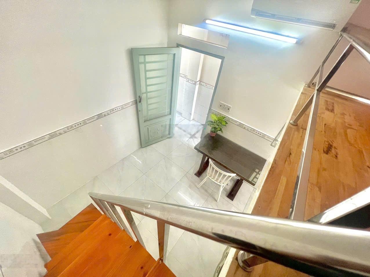 Phòng full nội thất ngay gần etown cộng hoà