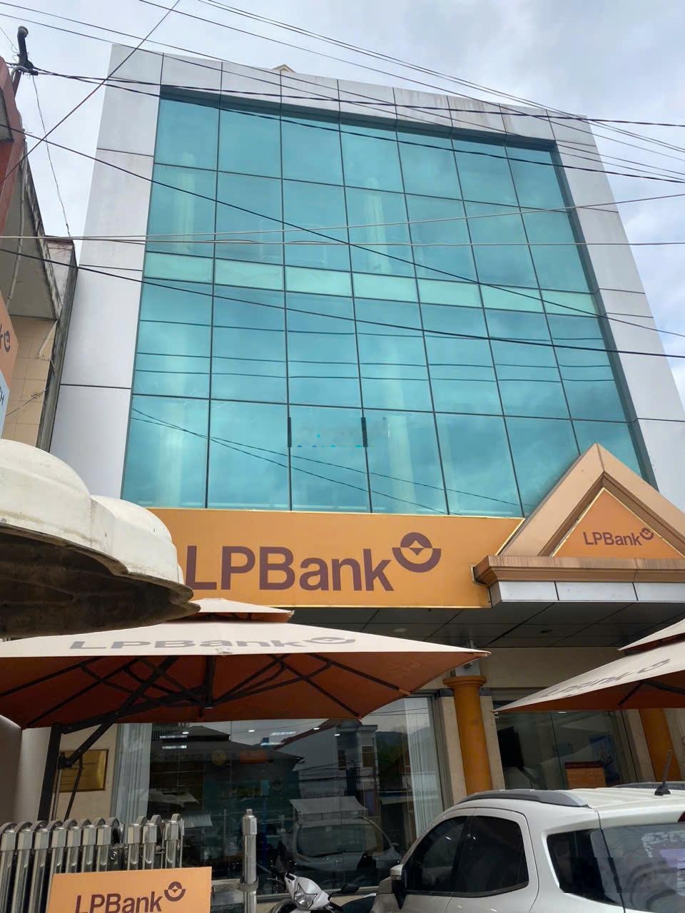 Bán nhà 3 tầng ngang 7,8m, mặt tiền đường 23/10 Diên Khánh, đang được cho ngân hàng thuê 20tr/tháng