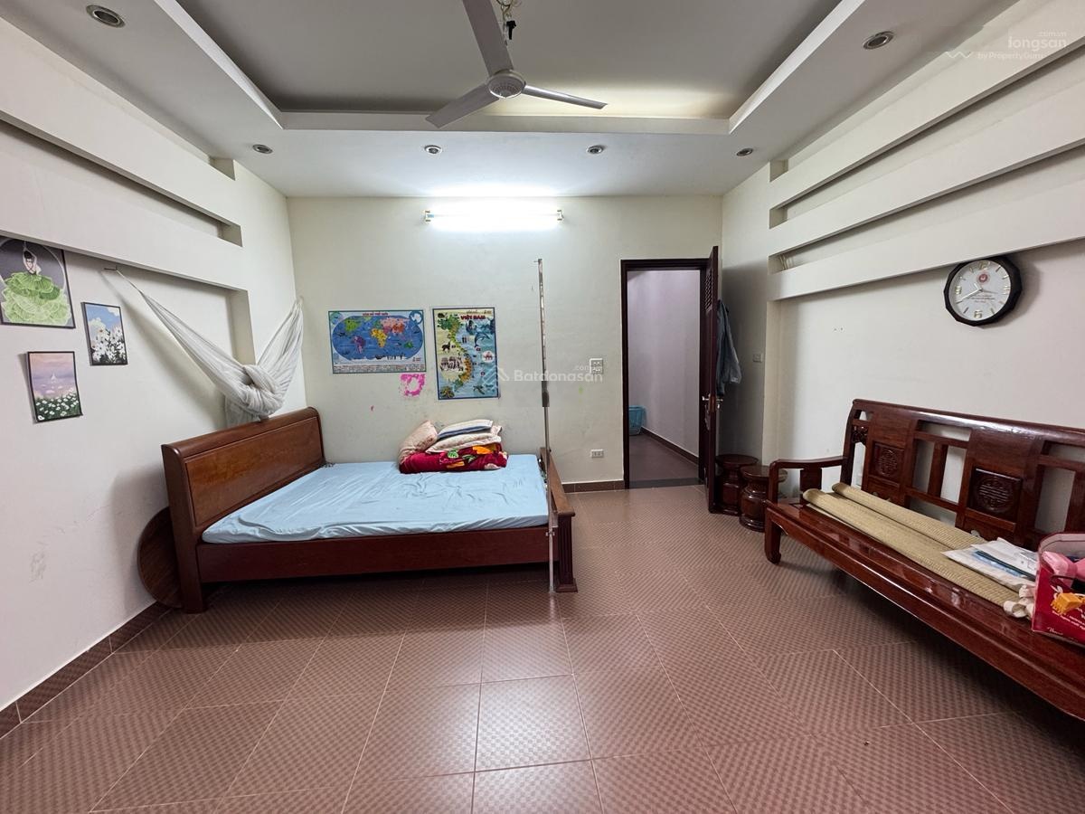 Bán gấp nhà Chợ Hà Đông, DT 48m2 trước nhà ô tô tránh hơn 12 Tỷ, 70m ra phố. LHCC 0879888693