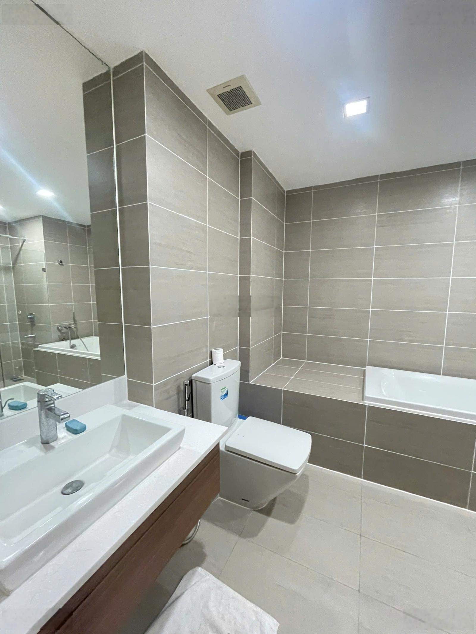 Cho Thuê Sunshine Diamond River Quận 7 , 2PN+1 Kho , 2WC , 133m2 , View Sông Full NT . Giá : 16tr