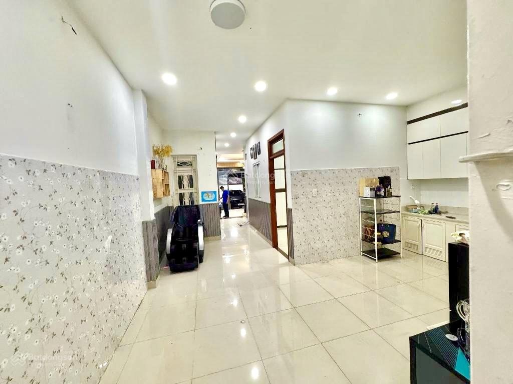 Nhà sát phố Tô Hiệu, Hoà Bình, gần Đầm Sen - 5.5 x 25m - nở hậu tài lộc - nhỉnh 70tr/m2