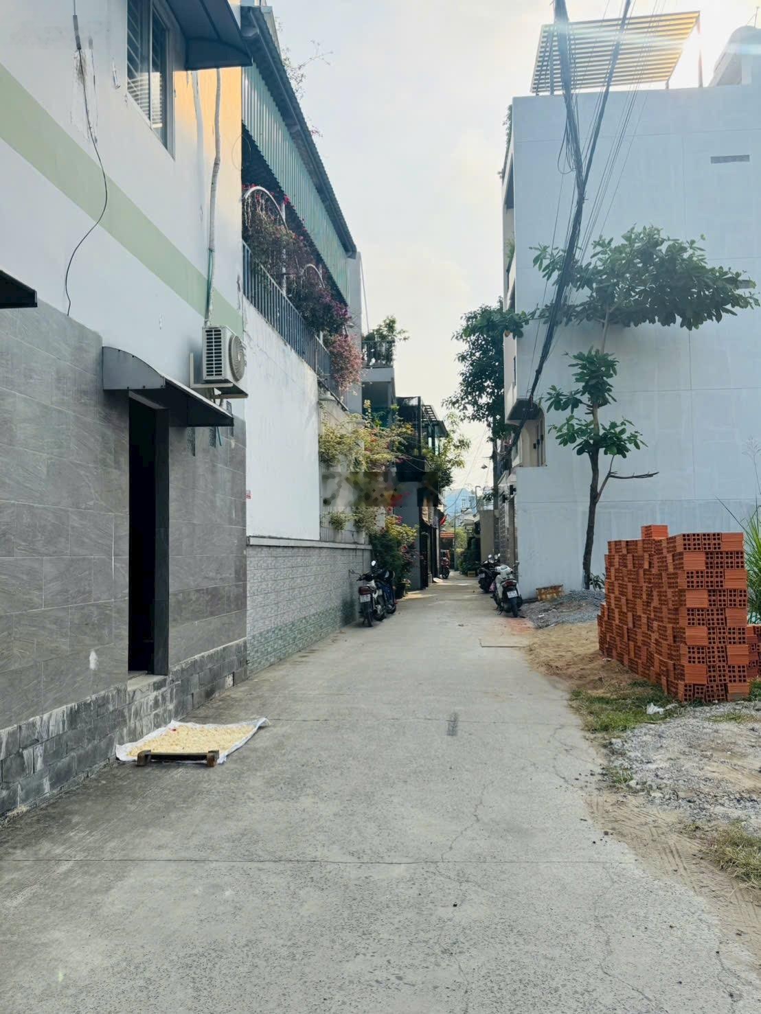 Mặt tiền giá nhỏ Q2 chỉ 5,6 tỷ nhà 3 tầng mặt tiền đường số thông Lê Văn Thịnh - Nhà mới 100%