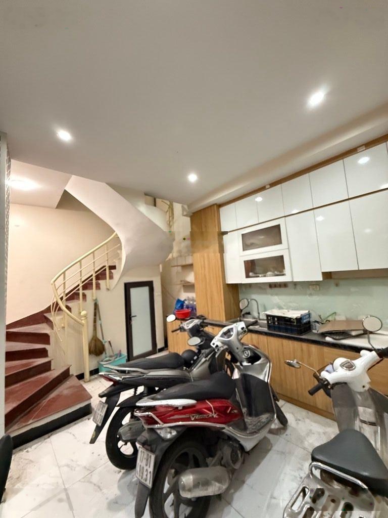 Bán gấp nhà bạch mai hai bà trưng ,dt 48m ,6 tầng ,ngõ thông,nhà dân xây giá tốt.