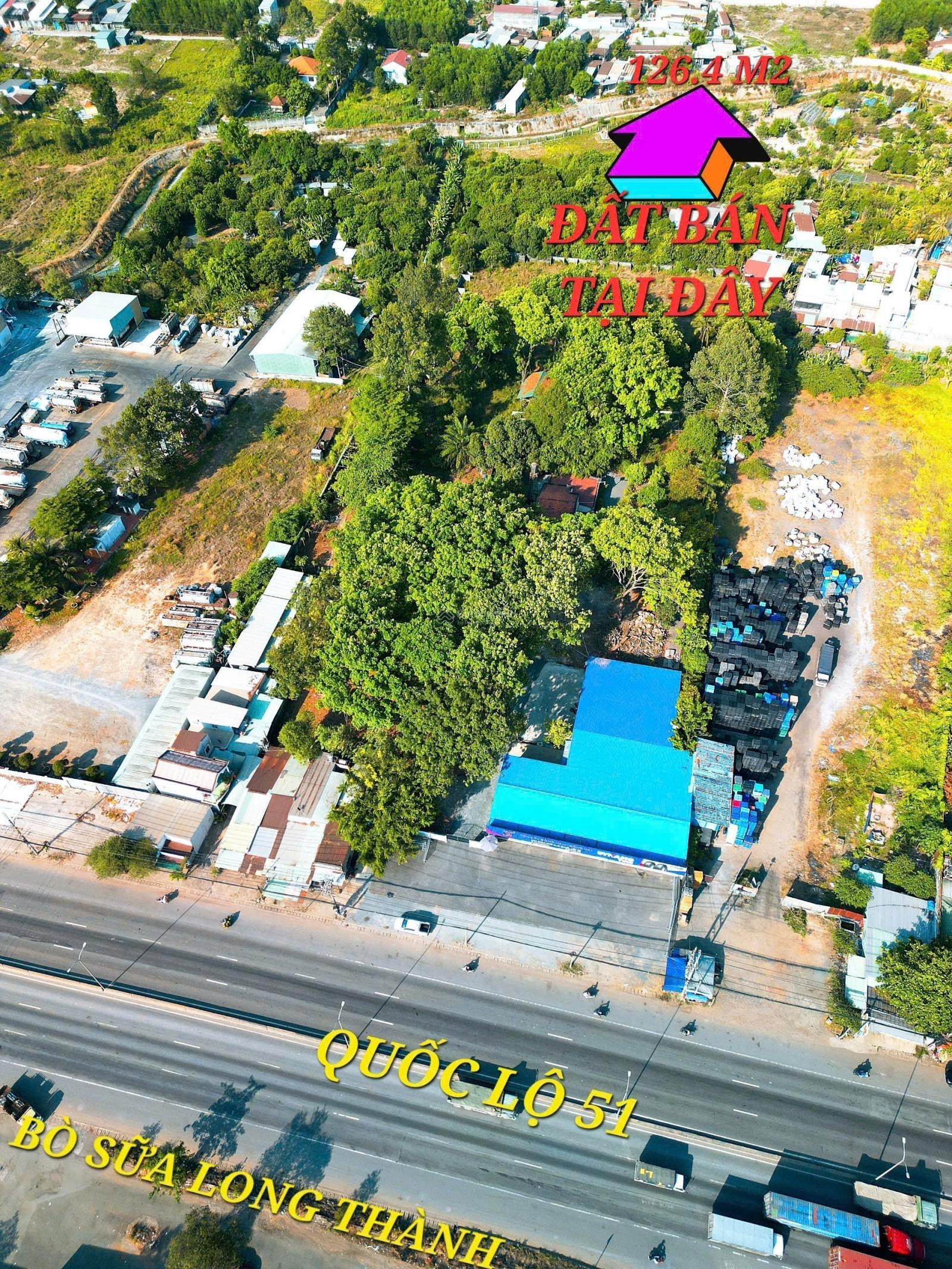 Gần cổng vào khu công nghiệp long thành, và gần khu công nghiệp Long Đức, cách Quốc Lộ 51 chỉ 300m