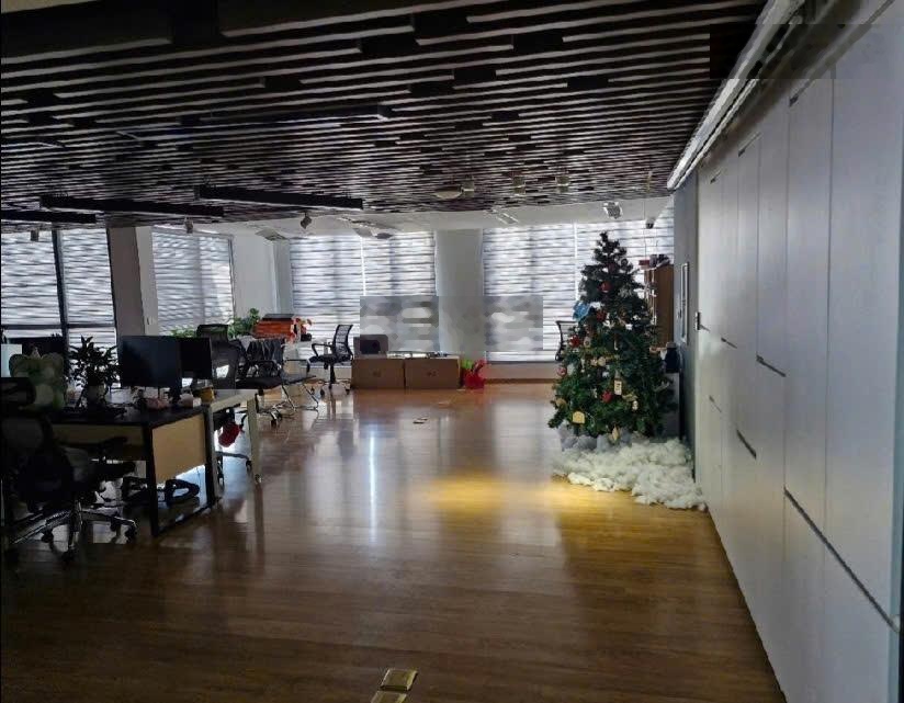 Bán căn penthouse, phố Láng Hạ DT 350 m2, view 2 hồ đẹp!