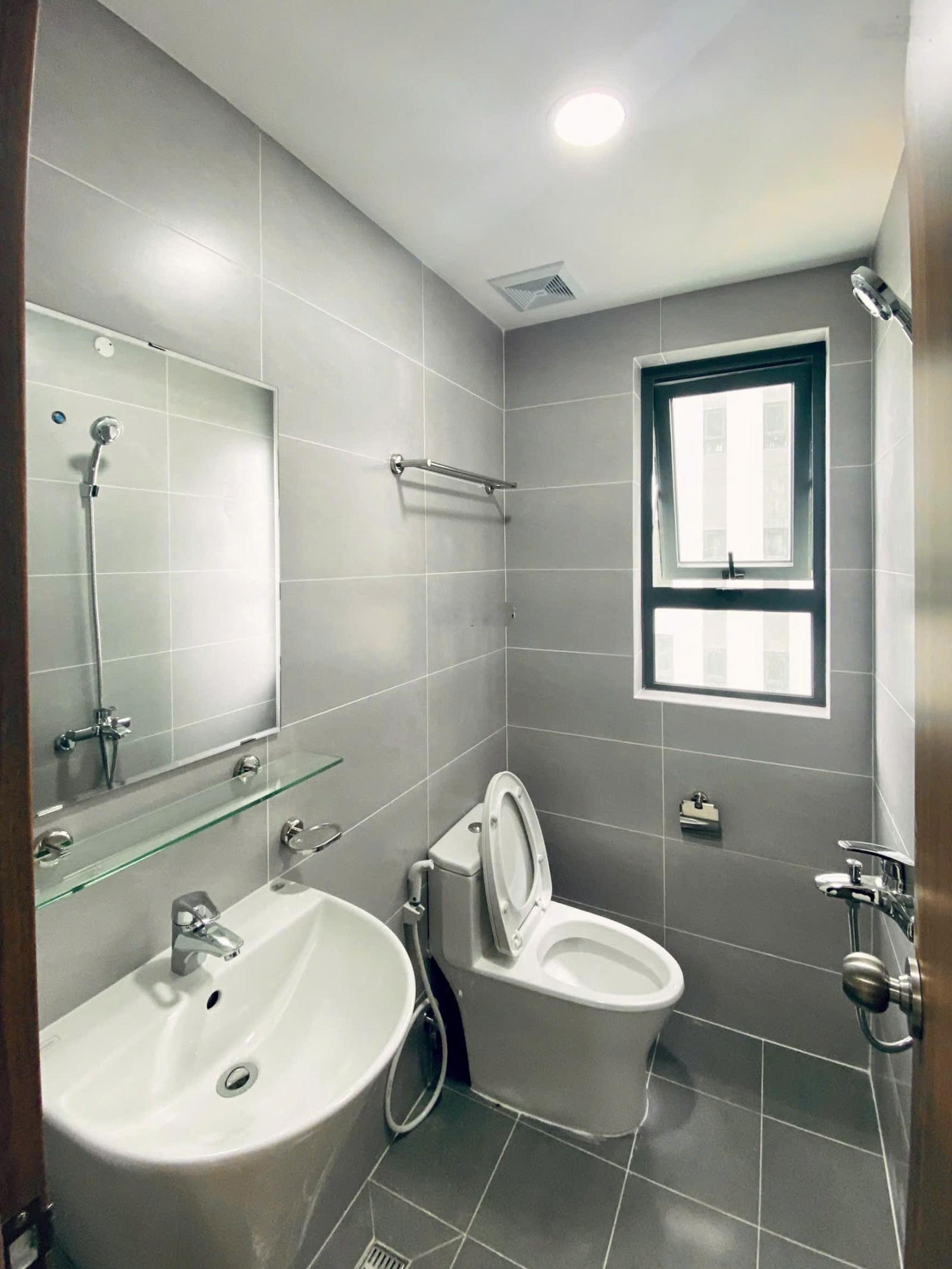 Bán căn góc Bcons Plaza - hướng Đông Nam - tầng đẹp, sổ sẵn công chứng ngay. LH 0358851551