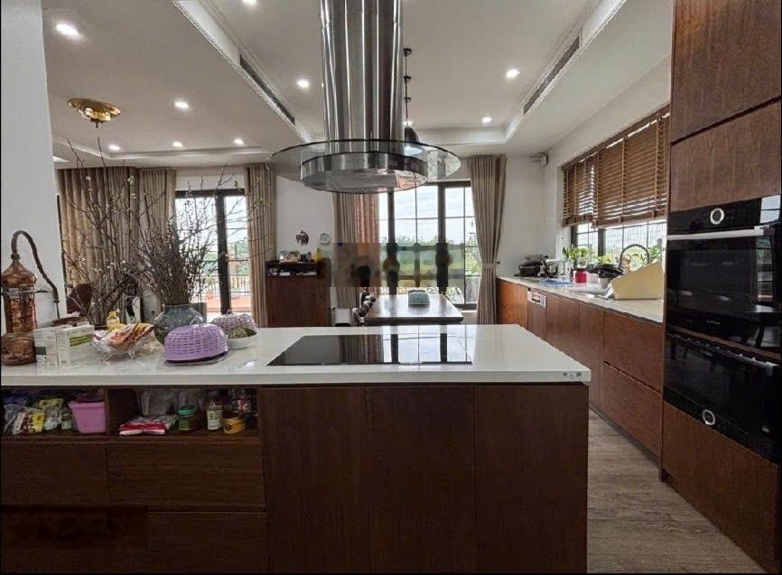 Bán biệt thự ven sông phố Bắc Cầu, Long Biên DT 300 m2, view sông Hồng