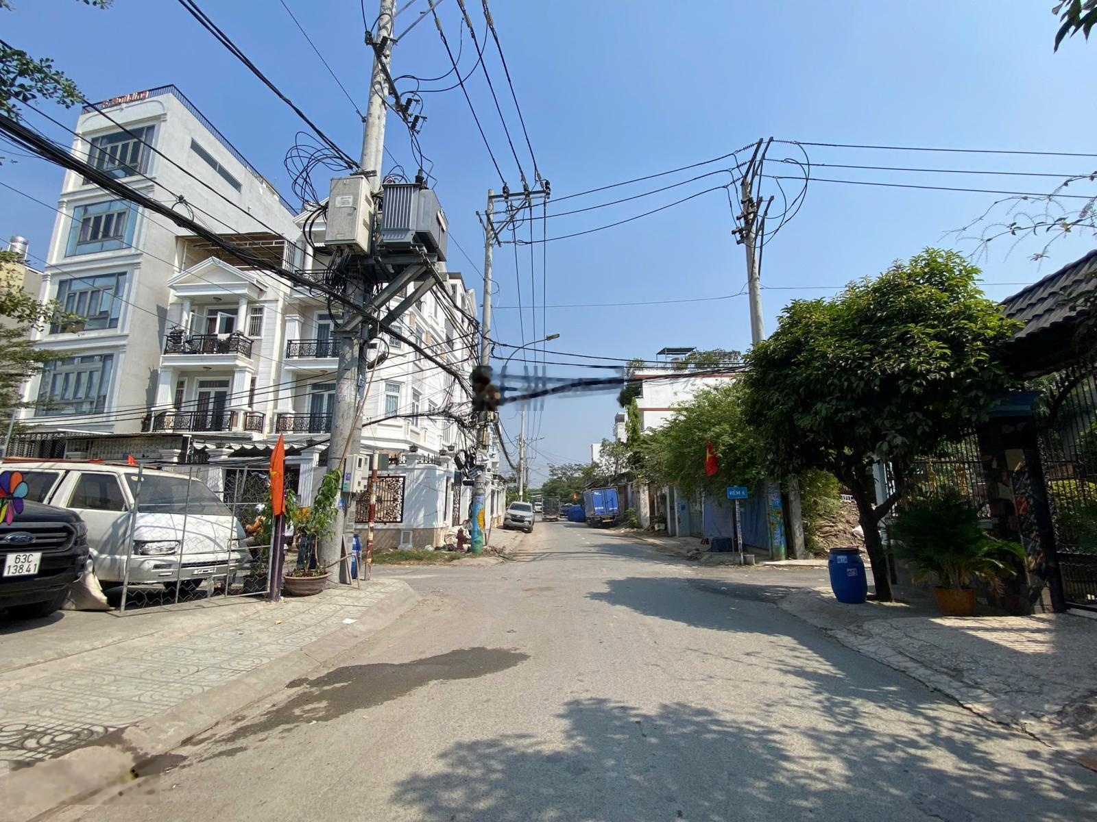 Bán đất có nhà cấp 4, (6m x 26,5m) Thổ cư sổ riêng - Hẻm thông đường xe tải - Ra QL13 chỉ 300m