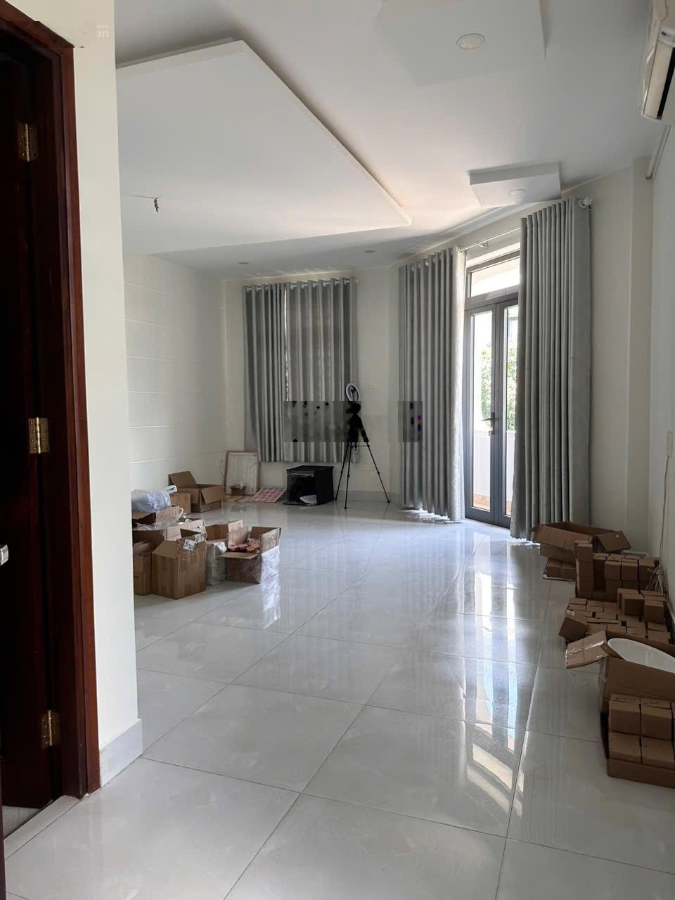 Nhà gốc 2 MT khu Tên Lửa 5x20,3 Lầu nhà đẹp 6Phòng