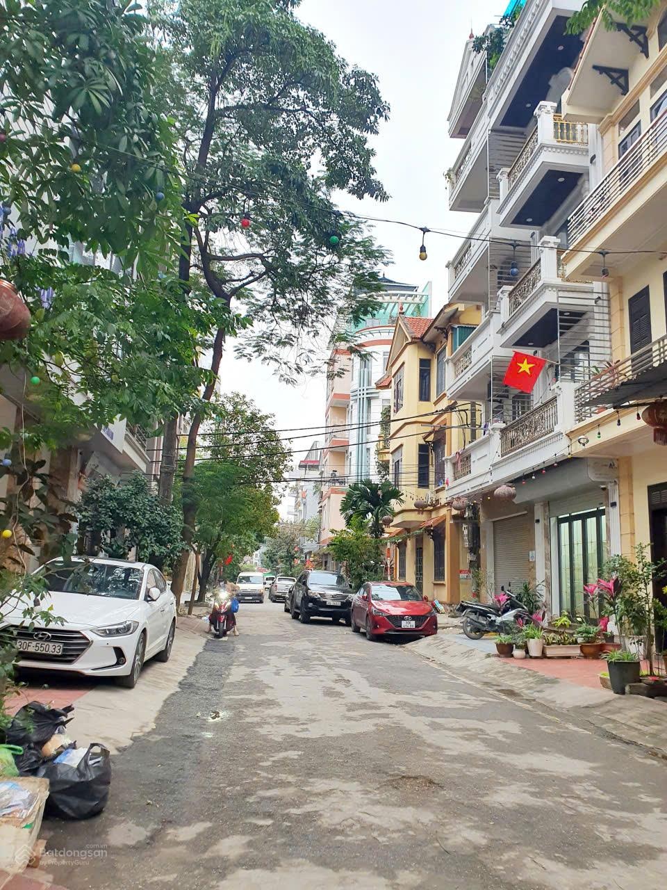 Giá rẻ đầu tư! Chủ cần bán gấp nhà Phân lô ô tô tránh đường Giải Phóng, Vị trí đẹp, 75m2, hơn 22 tỷ