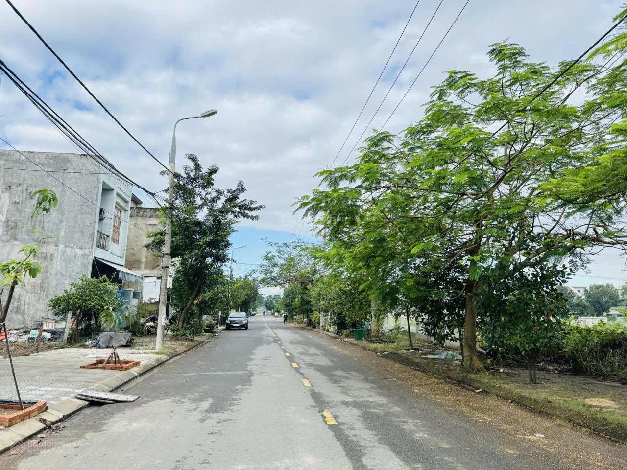 Cần Bán : Phù Đổng đường 5m5 thông dài -Hoà Xuân -Dt: 100m sạch đẹp