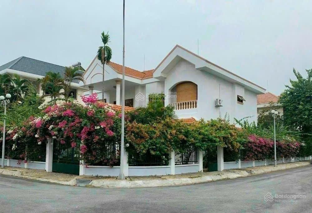 Biệt thự sân vườn góc 2 MT khu VIP 61 Trần Não, An Khánh, Quận 2, DT 25x28m - 3 tầng - Giá 128 tỷ