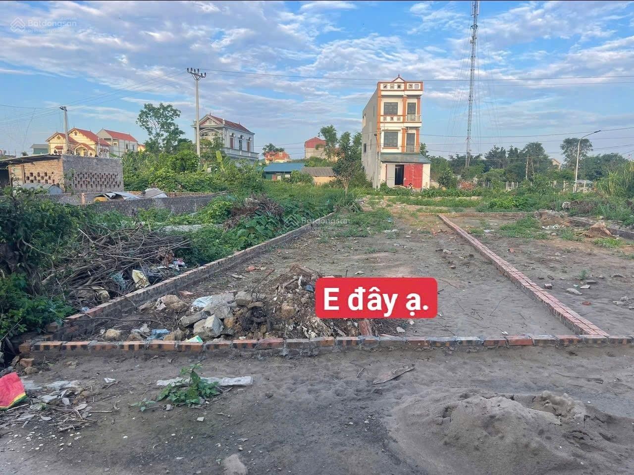 98.8mv tại Dương Quang tx Mỹ Hào đường thông, ô tô các loại đi tránh nhau vù vù, dân cư san