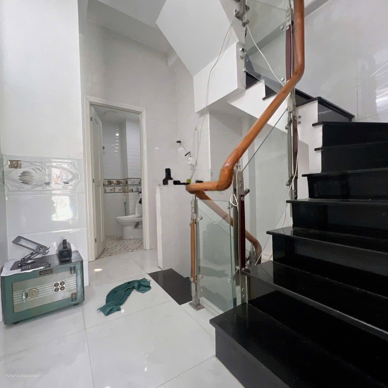 Khu hiếm nhà bán đối diện bệnh viện ĐKKV Thủ Đức, nhà 3 tầng kiên cố 60m2 hoàn công chỉ 6.5 tỷ TL