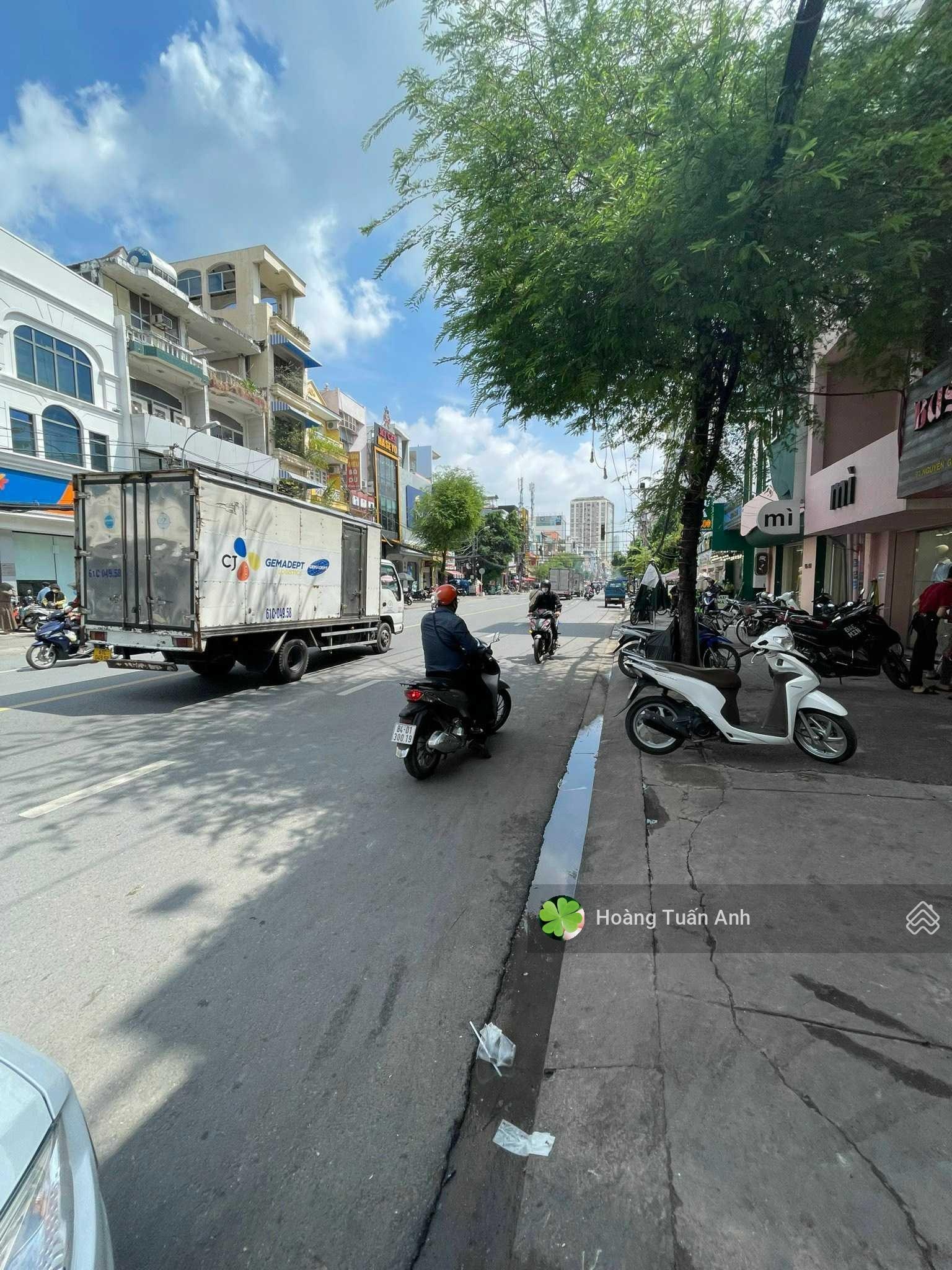 Thương hiệu! Bán căn góc 2MT Nguyễn Gia Trí, P25, BT (4x20m) 4 tầng HĐT 105tr/tháng giá chỉ 38 tỷ