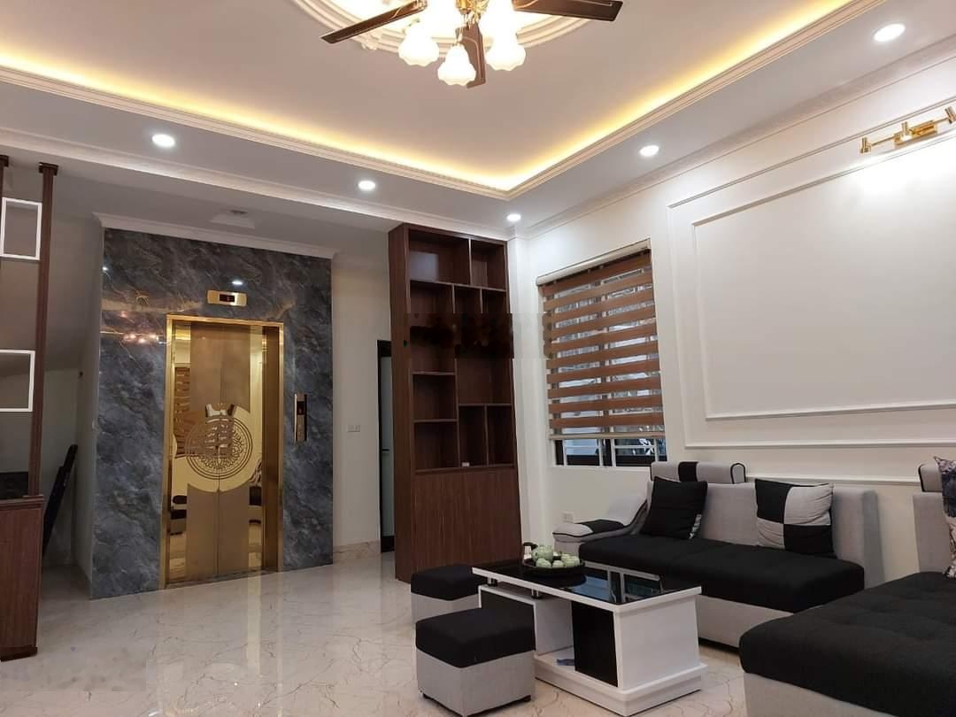 Chính chủ Bán nhà mặt phố Đường Nguyễn Trường Tộ, Ba Đình, Hà Nội, DT 70m2, MT 6m, 3 tầng, 42 tỷ