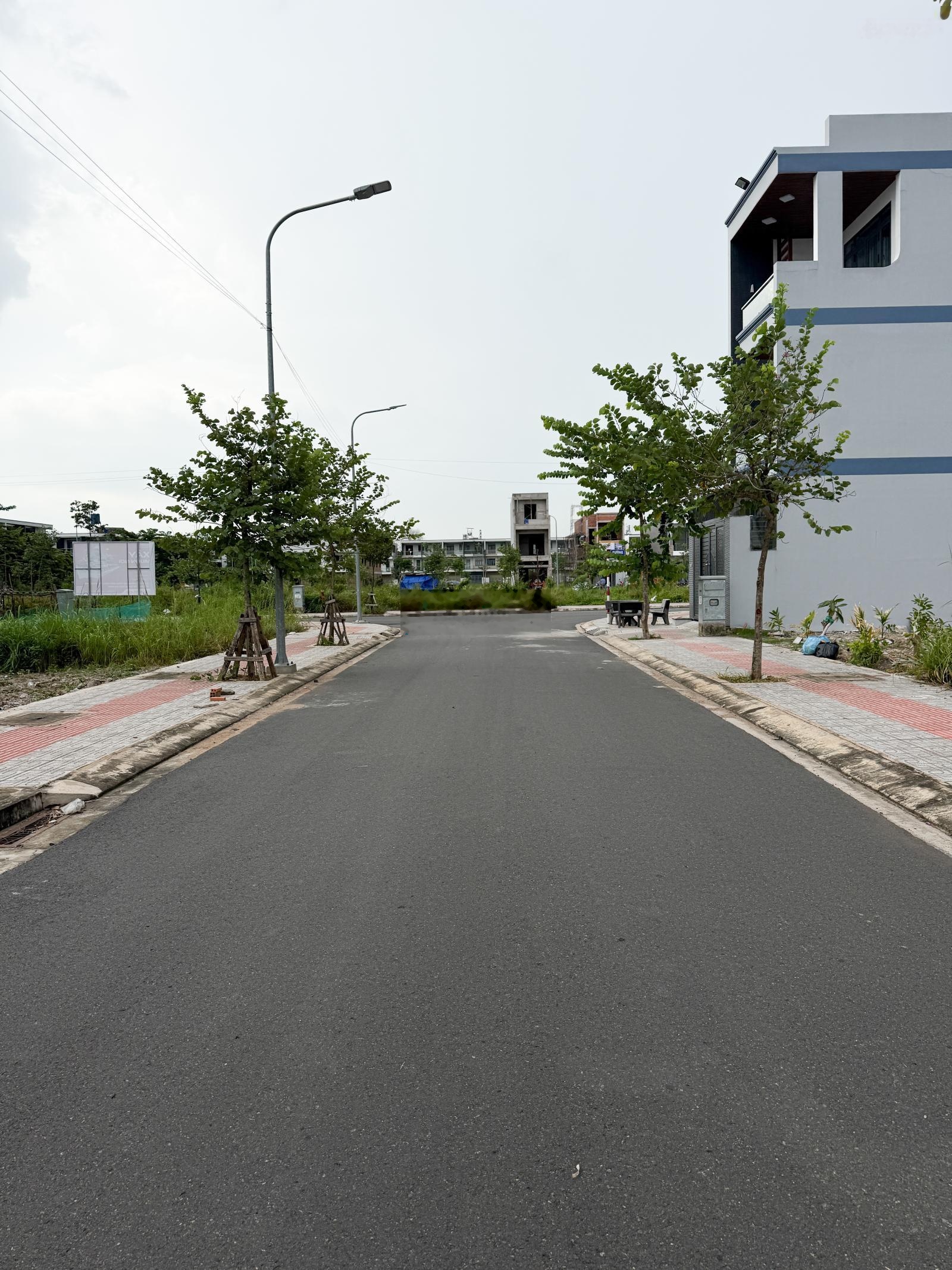 Bán đất đường E2 phường Trấn Biên (Bửu Long cũ). DT: 4,2x17,9=75,2m2. Giá: 3tỷ3 bớt lộc