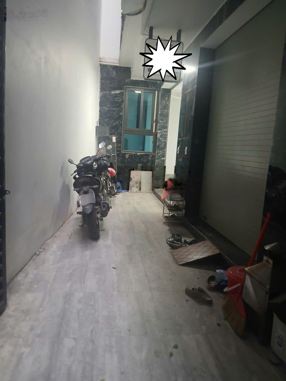 Bán nhà Đại Linh, 42m2, giá 8.05 tỷ, nhà đẹp đón tết, sân để xe riêng, ngõ nông, gần ngõ ô tô tránh