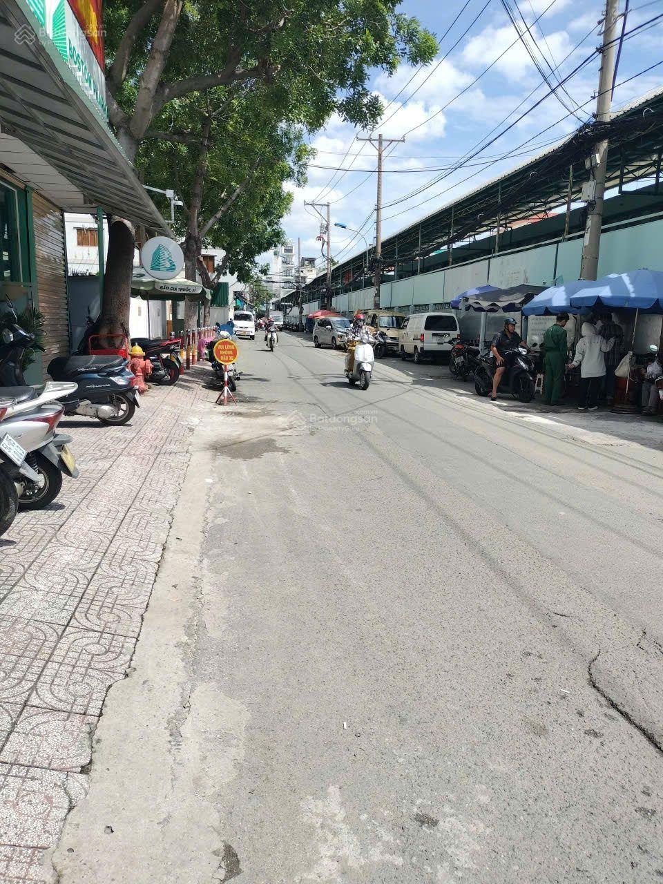 Chủ ngộp gấp bán mt khu chợ thuốc sỉ q10. 5 tầng có cửa sau. thu 25tr/tháng. chỉ 12 tỷ