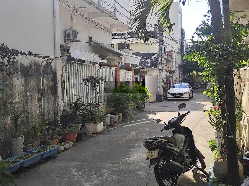 Căn nhà cấp 4 với 6 phòng cho thuê giá hấp dẫn, tại đường Đỗ Bá-Đà Nẵng-vài bước chân ra biển-105m2