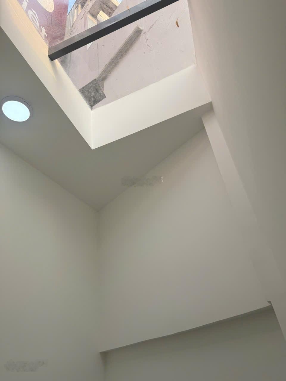 Bán Gấp Nhà Mặt Tiền- Ngã 4 Sầm Uất Nhất Q11- Nhà Mới Giá Rẻ