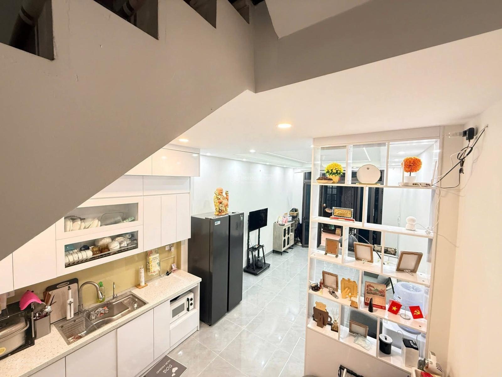 Nhà đẹp phố Lạc Long Quân, lô góc, ô tô gần, ngõ thông, giá tốt