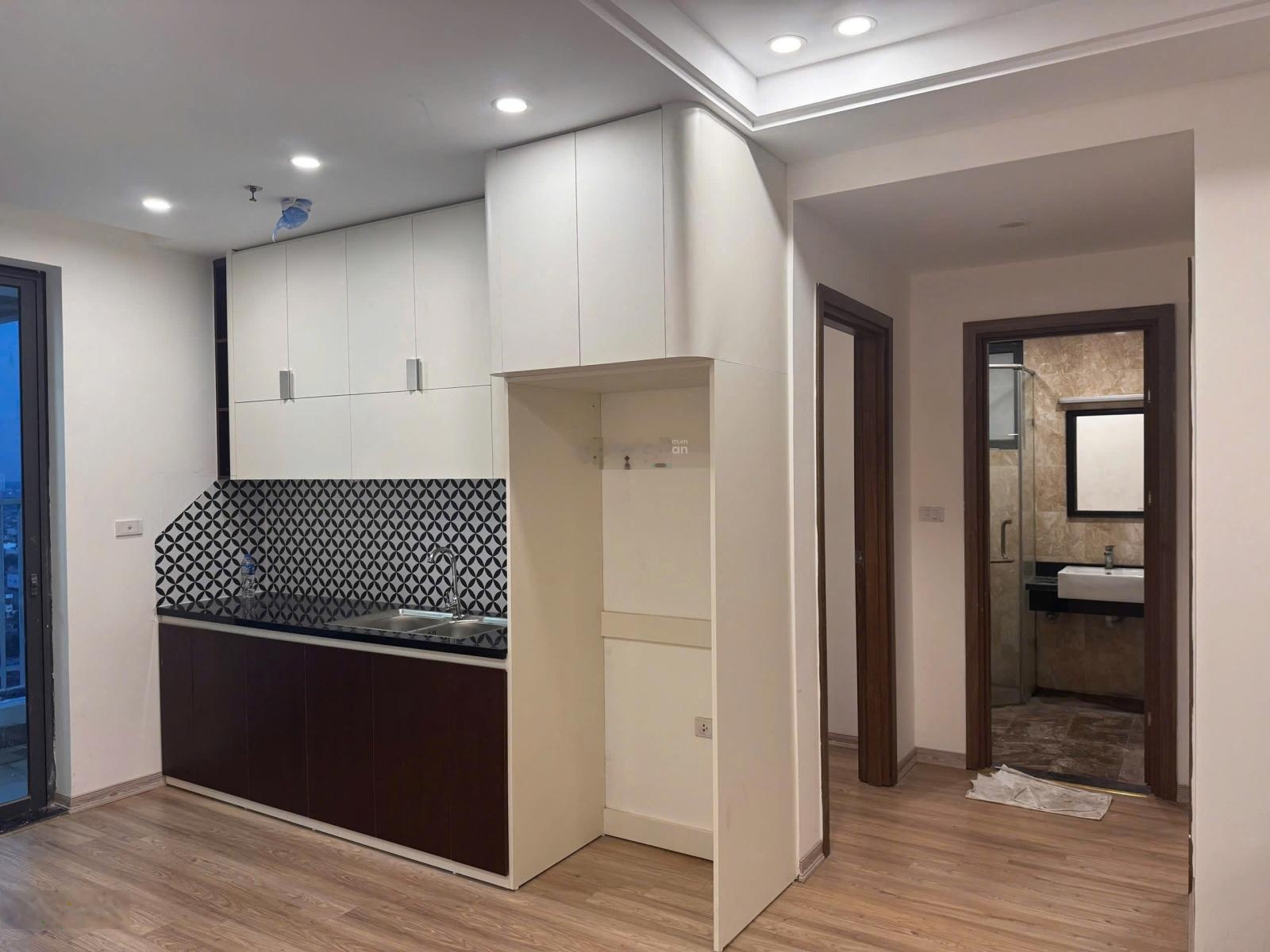 Bán tập thể tầng 2 nghĩa tân cầu giấy dt 80m2 có 3 ngủ giá 4,5 tỷ