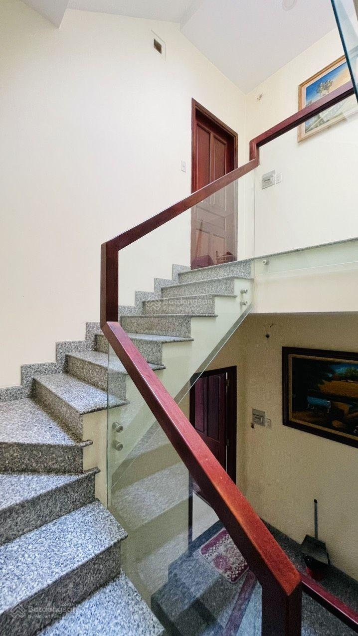 Nhà hẻm xe hơi đường nguyễn thị xiếu, Dt 4,2x20, lửng, 3 lầu, st, 6pn, 7wc, giá 13,2ty TL.