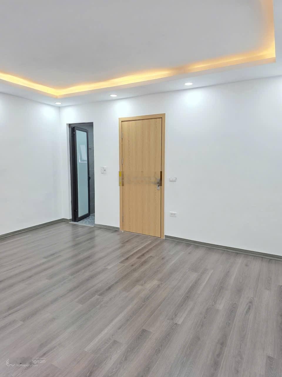 Nhà mặt phố Nguyễn Văn Trỗi,lô góc,59m,5 tầng,Thang Máy 24,2 tỷ, 6PN, 6WC, hàng hot, nhiều tiện ích