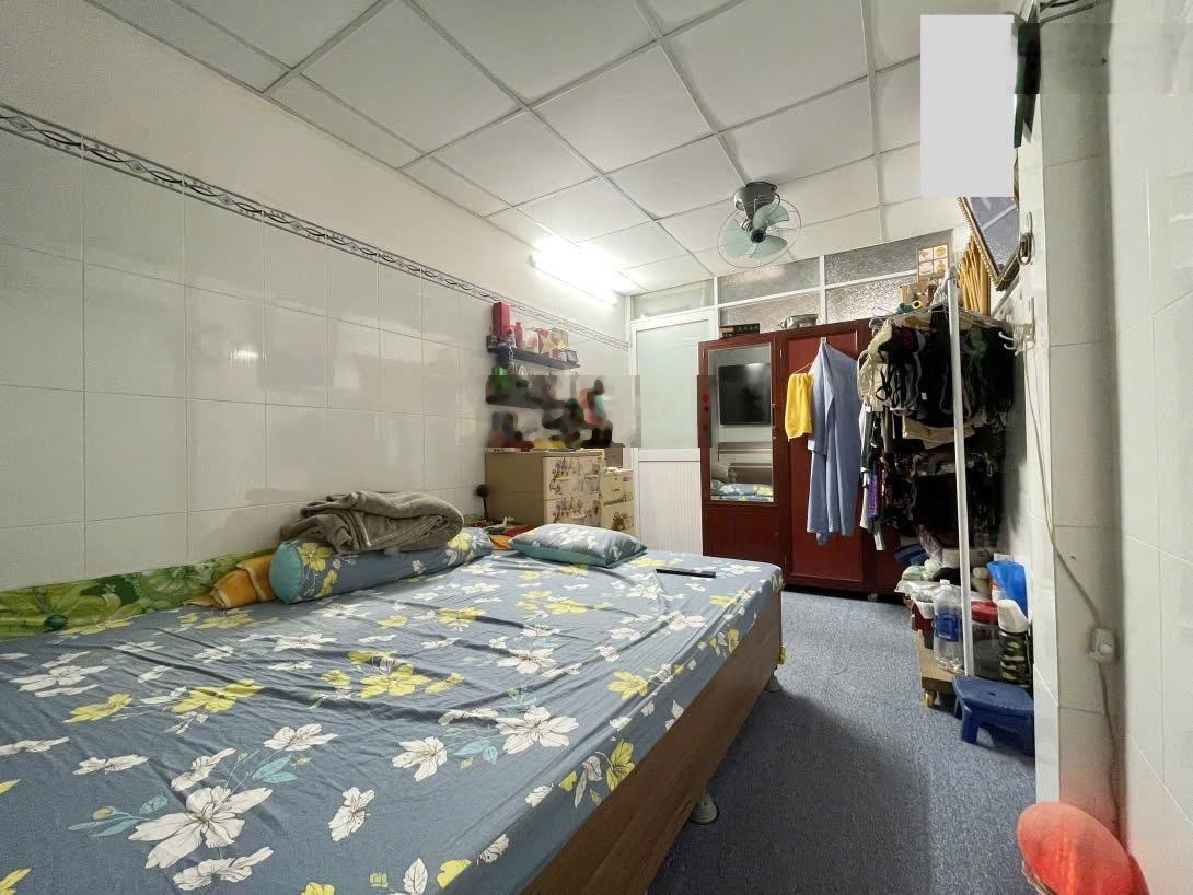 Nhà trệt lầu lê quang định, 3 tầng, sát mặt tiền, 4.5 tỏi còn tl