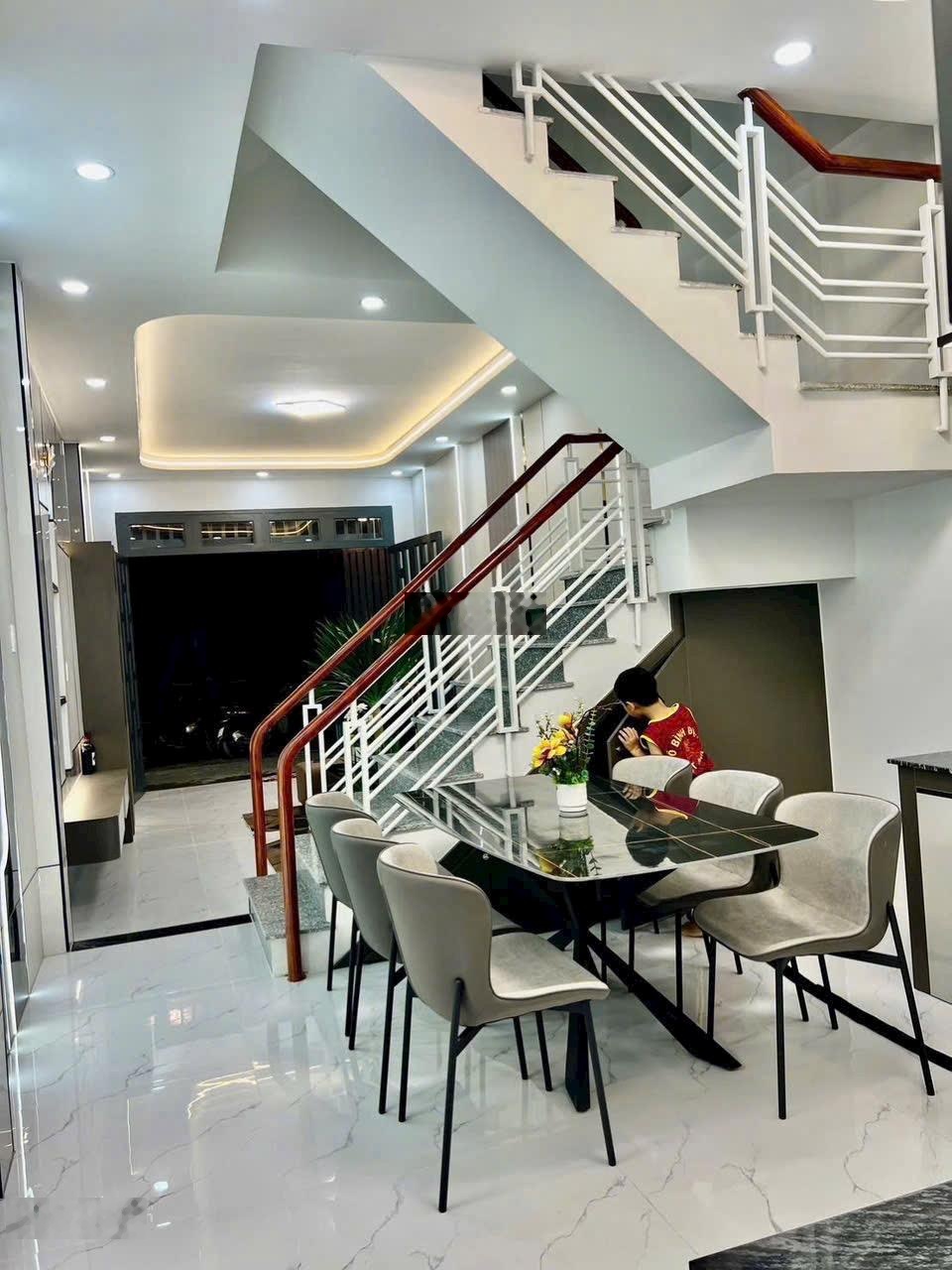 Bán căn nhà SHR ngay hiệp thành 13 đường thông 7m