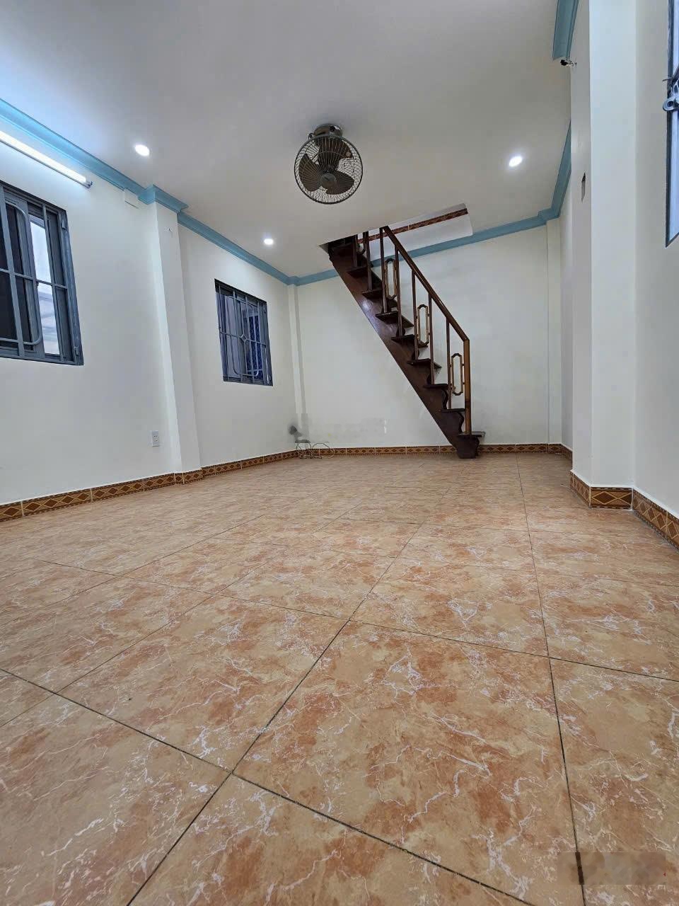 Cần Bán : Nhà 1 Trệt + 1 Lầu Hẻm Bagac Ngay Gần Đường Điện Biên Phủ _ P3 _ Q3 Giá Rất Tốt