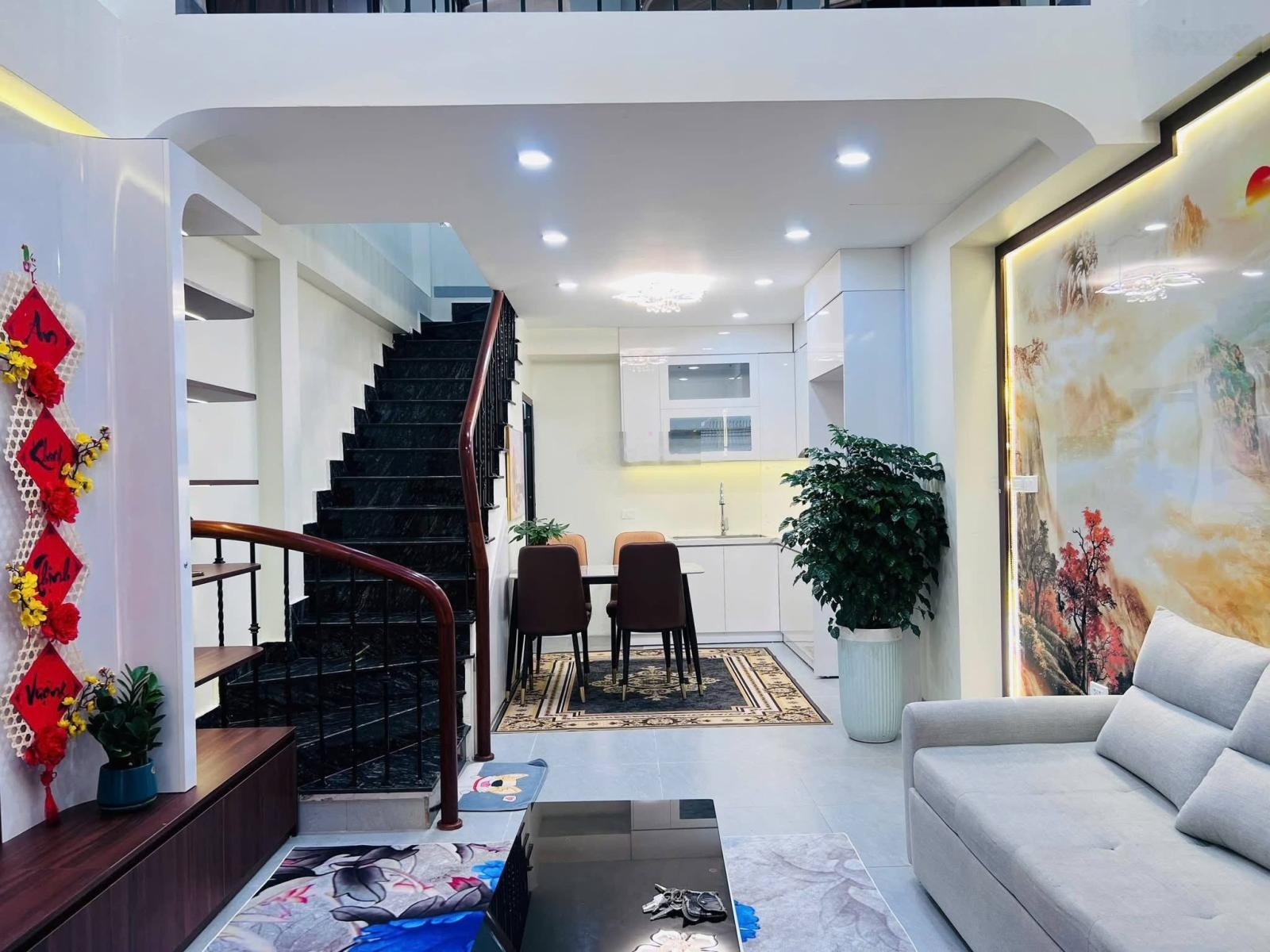 Chỉ 9 Tỷ Hơn ! Bán Nhà Xuân La - Tây Hồ - Lô Góc - Dân Xây - Gần Phố , Ô Tô - 40M2 x 5 Tầng