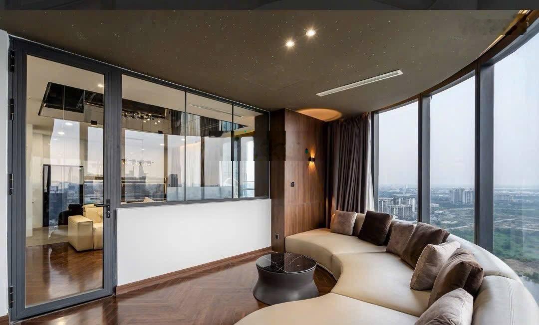 Bán CH Vinhomes Golden River Ba Son, 70 tỷ, 121m2, view đẹp tại Quận 1, TP. HCM