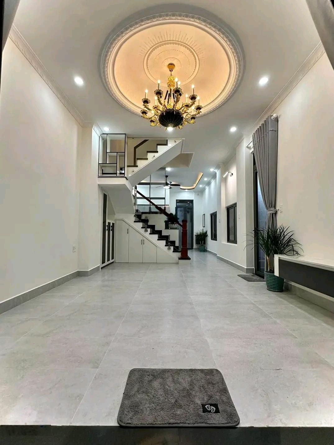 Trung tâm Sài Gòn bán gấp. Nhà 52m2 xây 4 tầng, Phạm Ngọc Thạch gần hồ con Rùa. Hẻm 5m