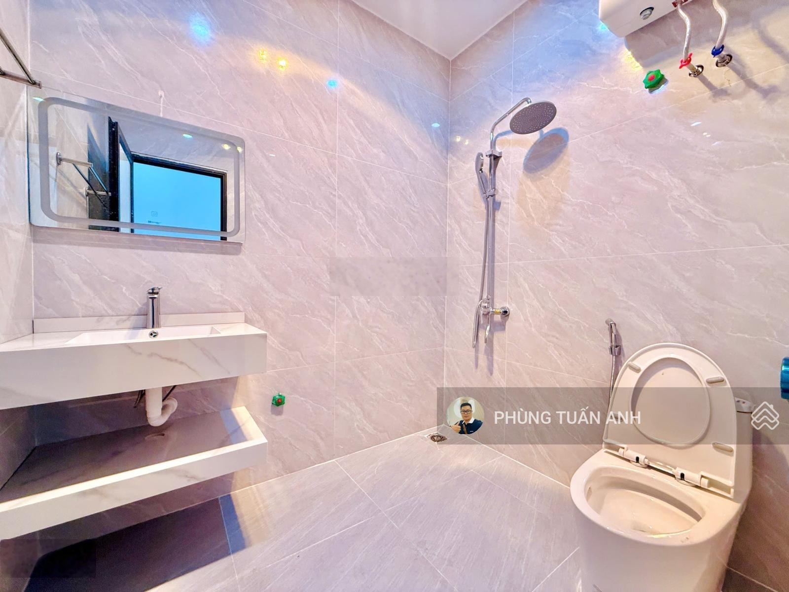 Bán nhà 4 tầng lô góc ngõ Thiên Lôi (gần chợ Đôn Niệm), 63m2, sân cổng riêng, SĐCC, giá 4,68 tỷ TL