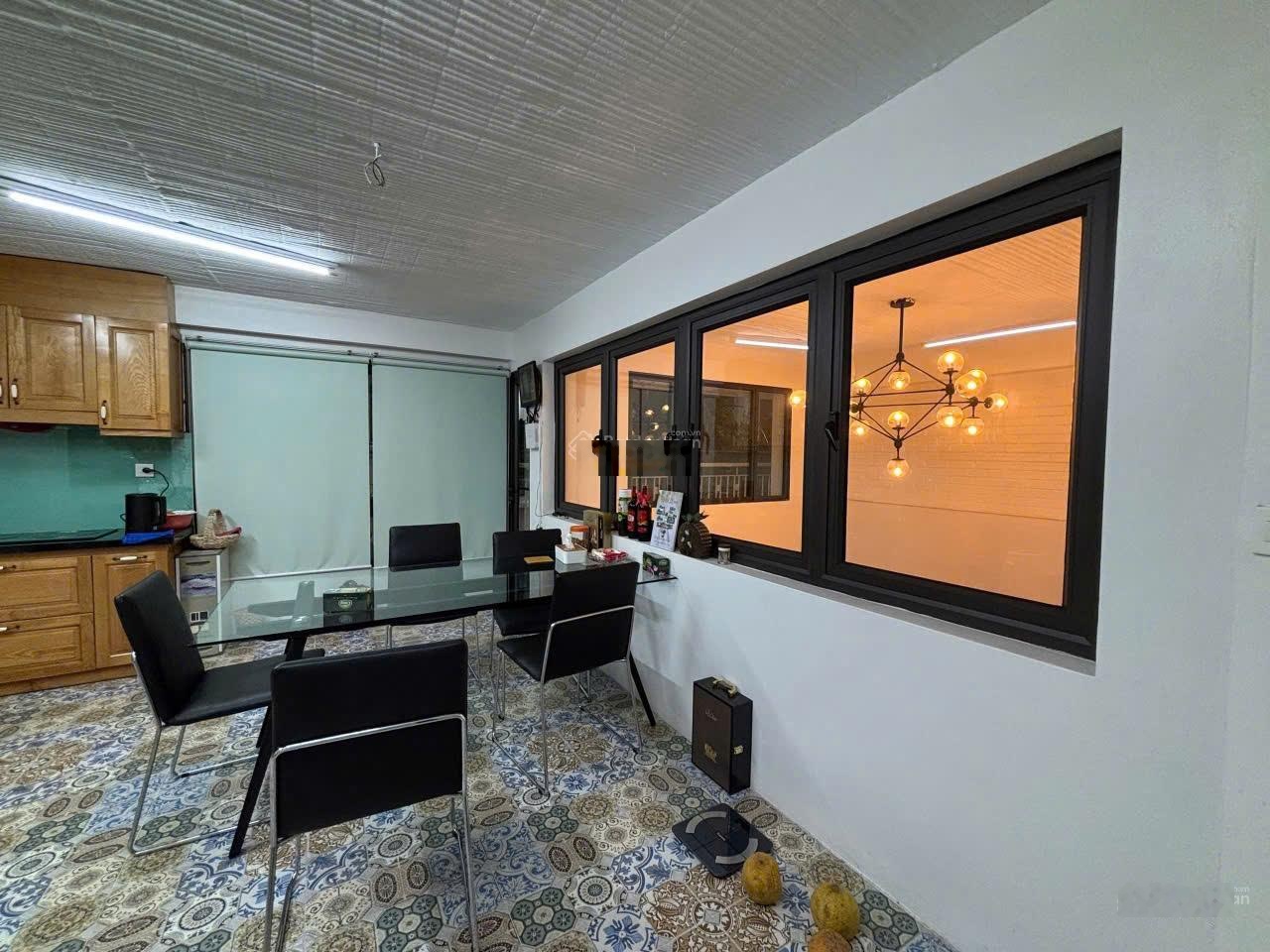 Cho thuê nhà nguyên căn 5 tầng nhà mới phố nguyễn sơn, long biên