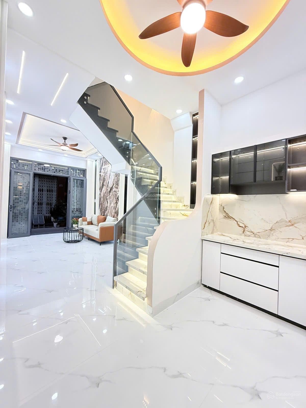 Nhà đẹp trung tâm quận 6 - hẻm xe hơi - 4 tầng 4 pn 37 m2 - nhà mới dọn vào ở ngay - ngay cây gõ