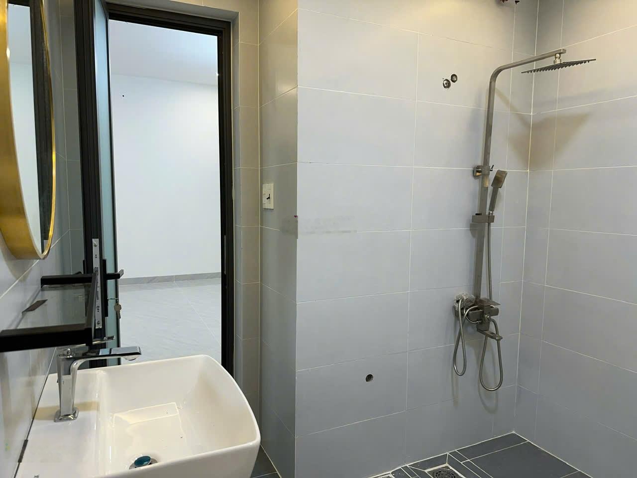 Sốc 9,8 tỷ - nhà Cộng Hoà gần ga T3 - DT hiếm 5,2x28m (133m2) 2 tầng ở ngay và kinh doanh ngay