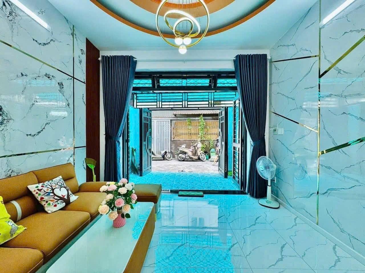 Nhà VIP khu PHAN XÍCH LONG. Dt 54m2 xây 4 tầng, hẻm oto thoáng. Giá chỉ hơn 3 tỷ xíu, bao sang tên