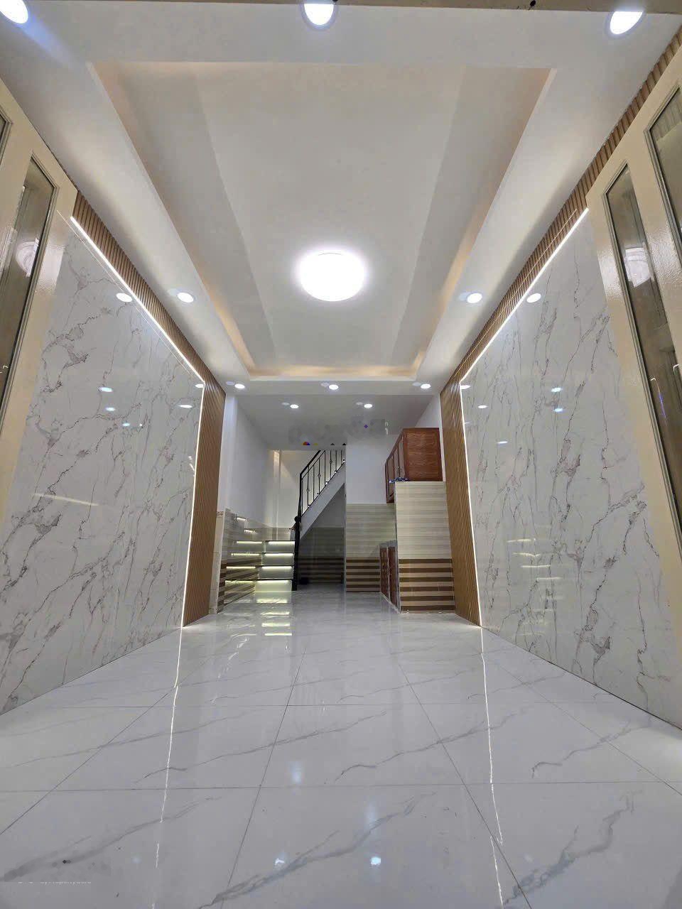 Nhà 2 tầng siêu đẹp- 2PN 2WC - hẻm 3m