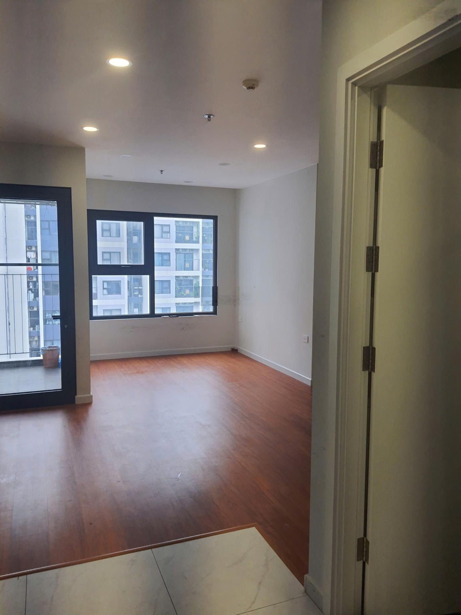 Cho thuê căn Studio tòa I4 diện tích 28m2 nhà nguyên bản giá 5,5tr/ tháng vào ở luôn. LH 0867893823