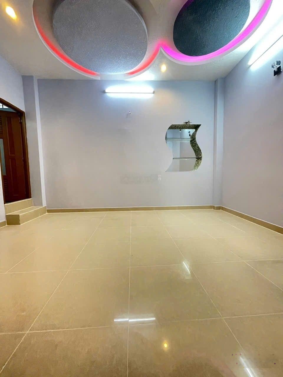 Bán nhà đẹp mới thoáng đường 154 Âu Dương Lân P3 Q8